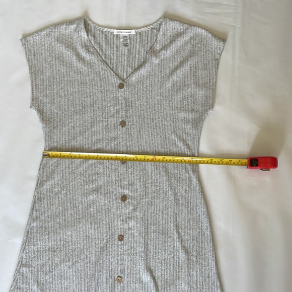 NWOT Caution to the wind maxi dress with thin stripes and buttons size large - Picture 5 of 7